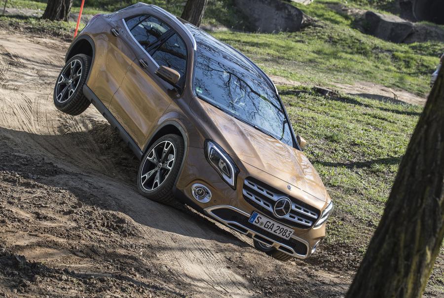  Mercedes-Benz GLA220 4Matic 2017 года  (WW) (фото 3 из 28)